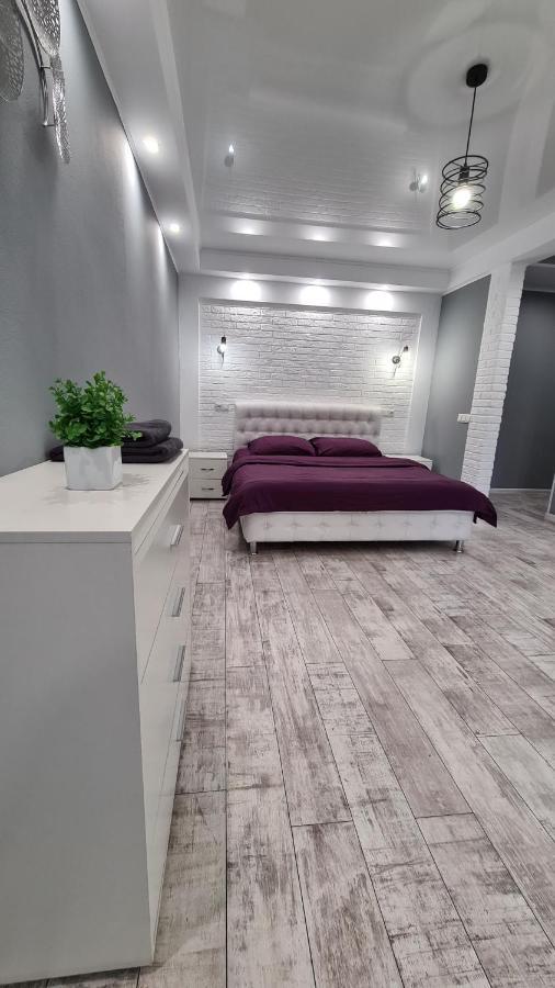 аpartaments On Metalurhiv 34 *